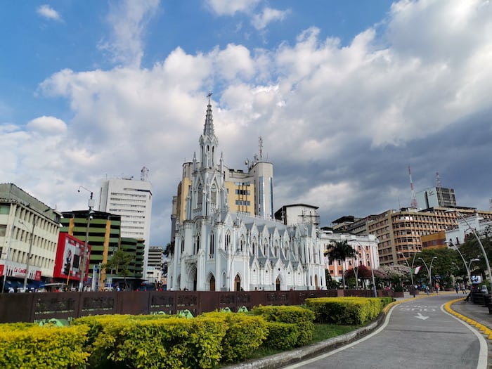 A white church in the centre of the City. This is one of the best things to see in Cali, Colombia!