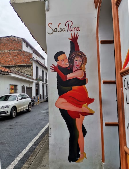 A mural of a man and a woman dancing Salsa outside Salsa Pura